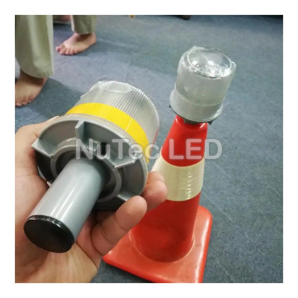 LED Flashing Obstruction Lighting (Solar Powered) - Image 4